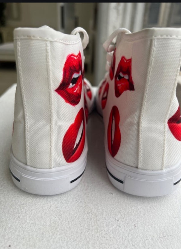 Lips print high top for women